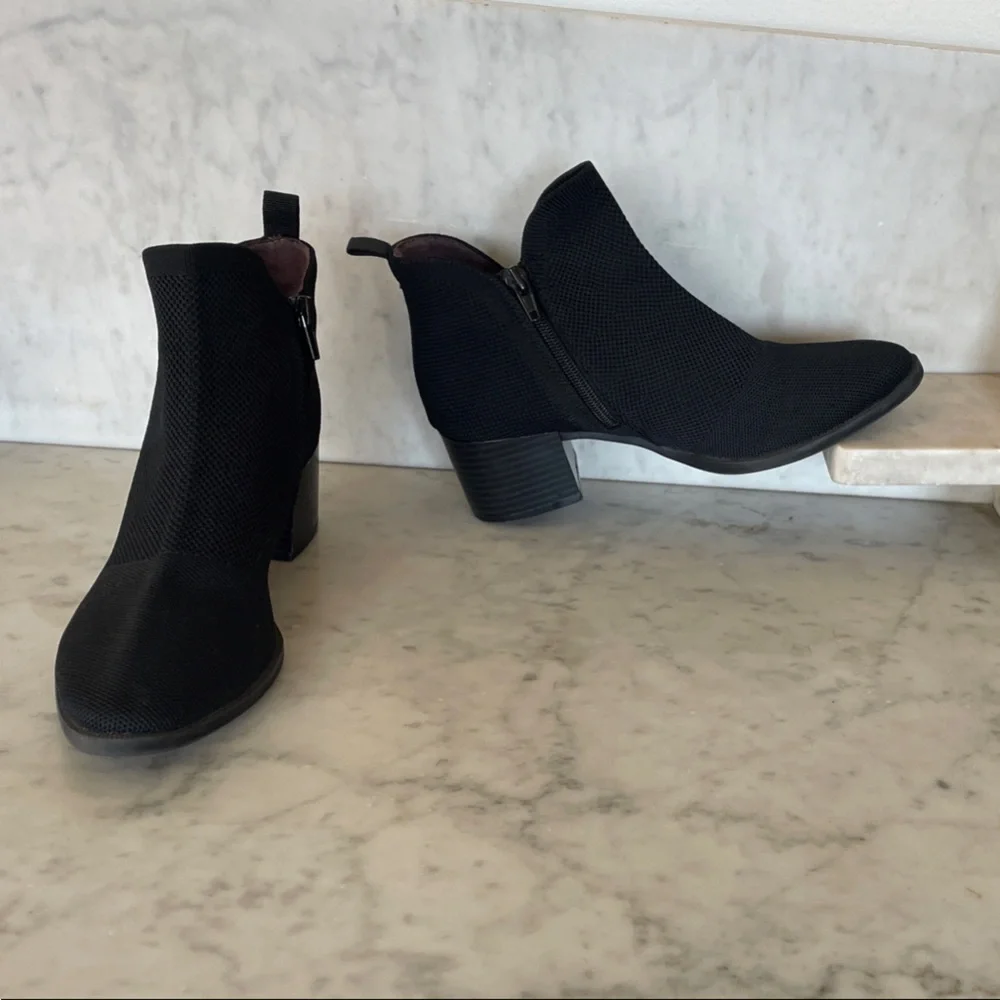 LIFE STRIDE Destined Black Ankle Boots Fabric Upper Zip Side